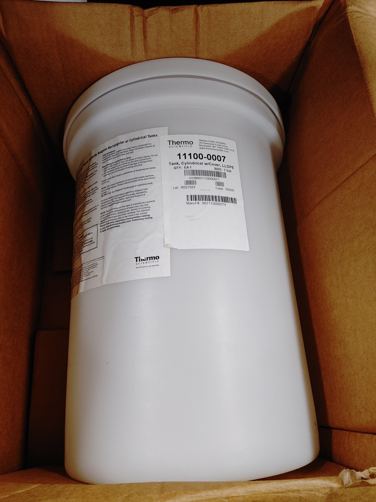 THERMO SCIENTIFIC 11100-0007 LLDPE 28L Cylindrical Tank with Lid