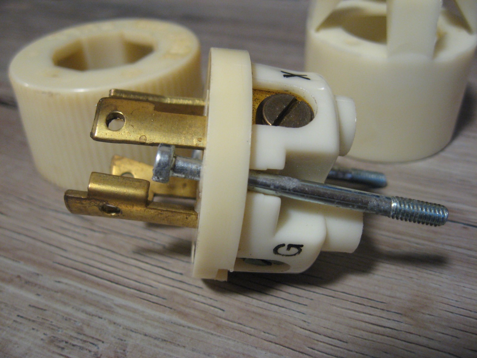 Bryant Male Twist Lock Connector – 30A 250V 3 Phase 4 Wire Plug NEMA L15-30