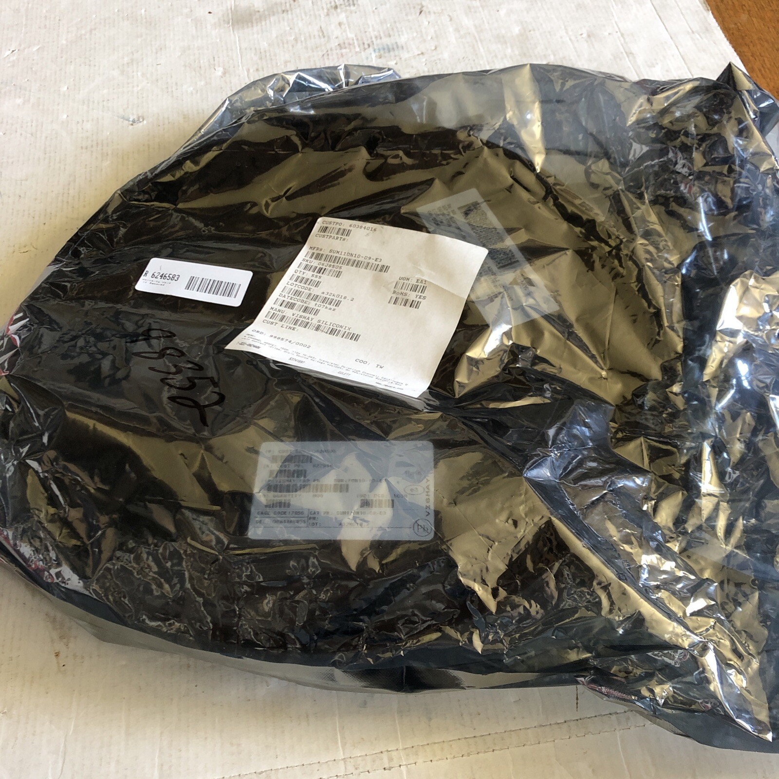 LOT 555 VISHAY SUM110N10-09-E3,TX24-04-EC1,N CHANNEL MOSFET,100V,110A TO-263,SL