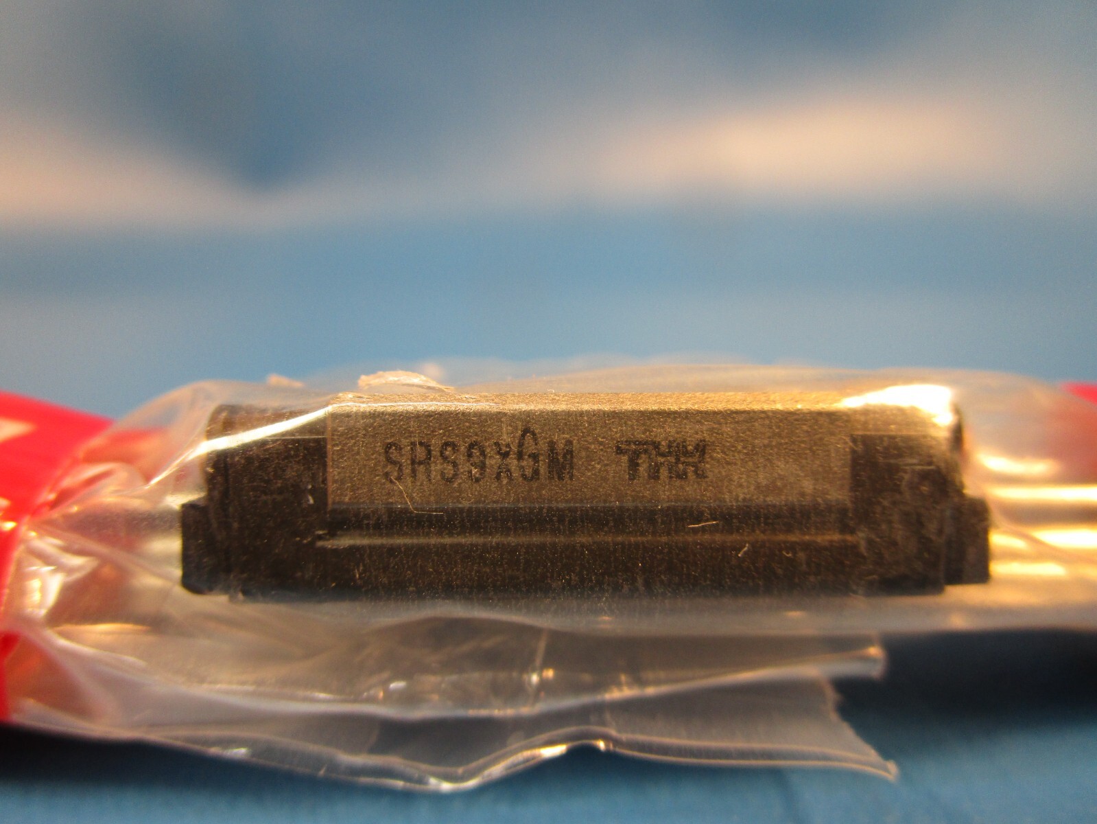 THK SRS9XGMUUCSS +231LM, One SRS9XGM Linear Guide Block on a 231mm Rail