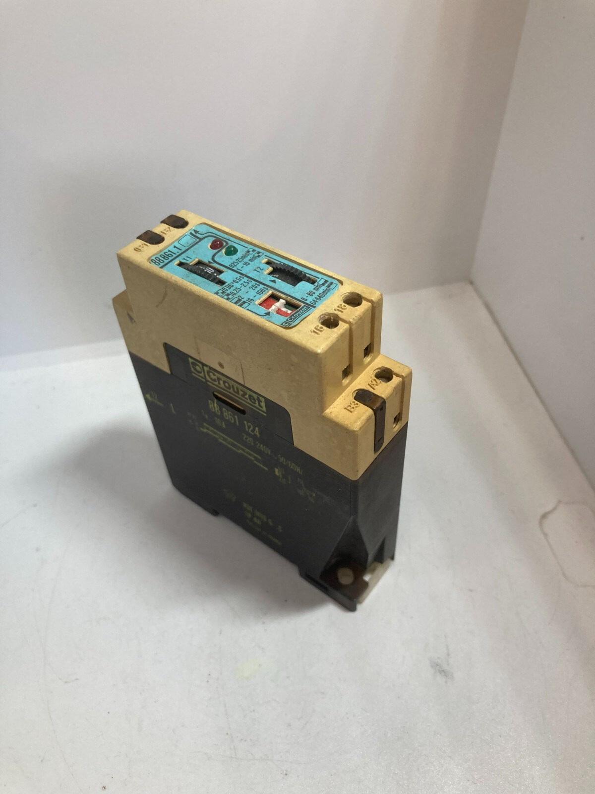CROUZET 88.861.124 TIME DELAY RELAY 10A 220-240V 50/60HZ