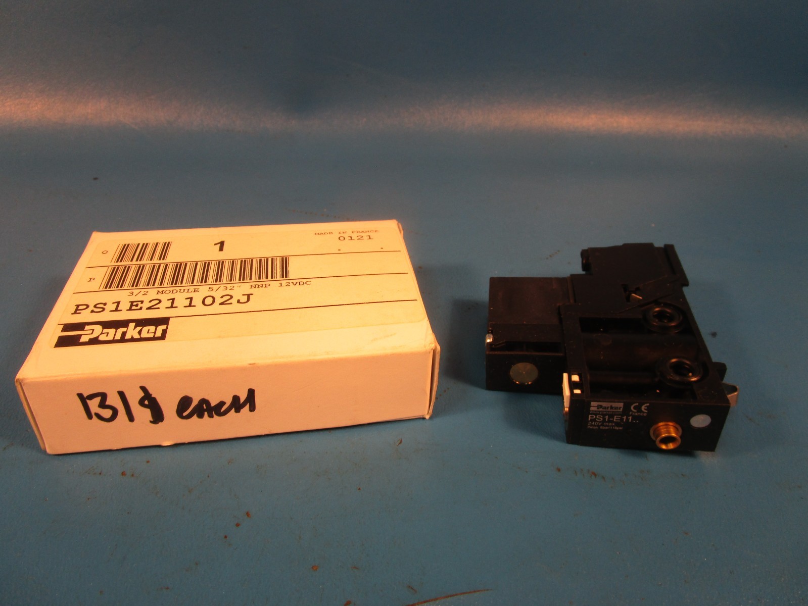 Parker PS1E21102J, VALVE, ELECTRO-PNEUMATIC INTERFACE, 3/2, 5/32″ NNP, 12 VDC