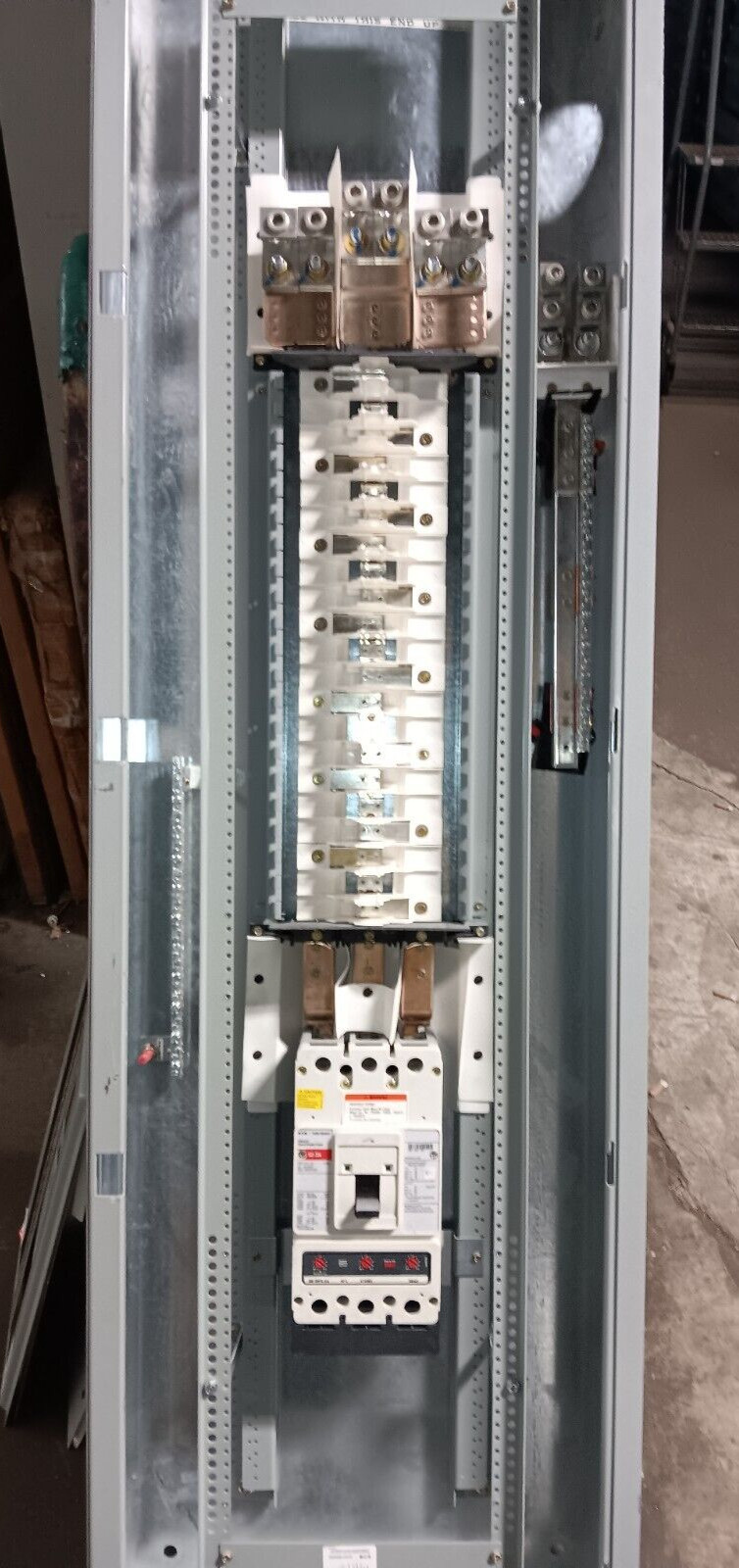 EATON PRL2A 400 AMP MAIN BREAKER PANELBOARD 42 CIRC 480Y/277 VAC 3Ø KD3400F MAIN
