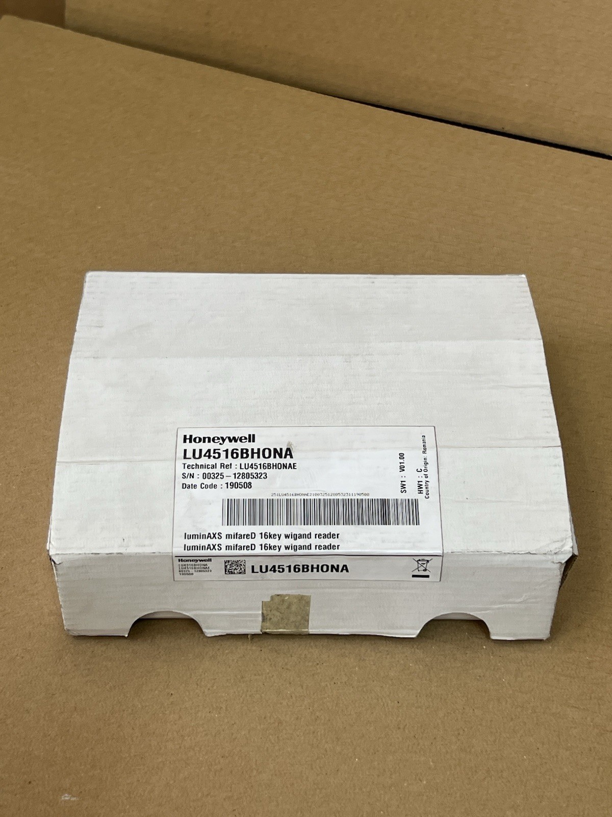 Honeywell LU4516BHONA LuminAXS mifareD 16key Wiegand reader