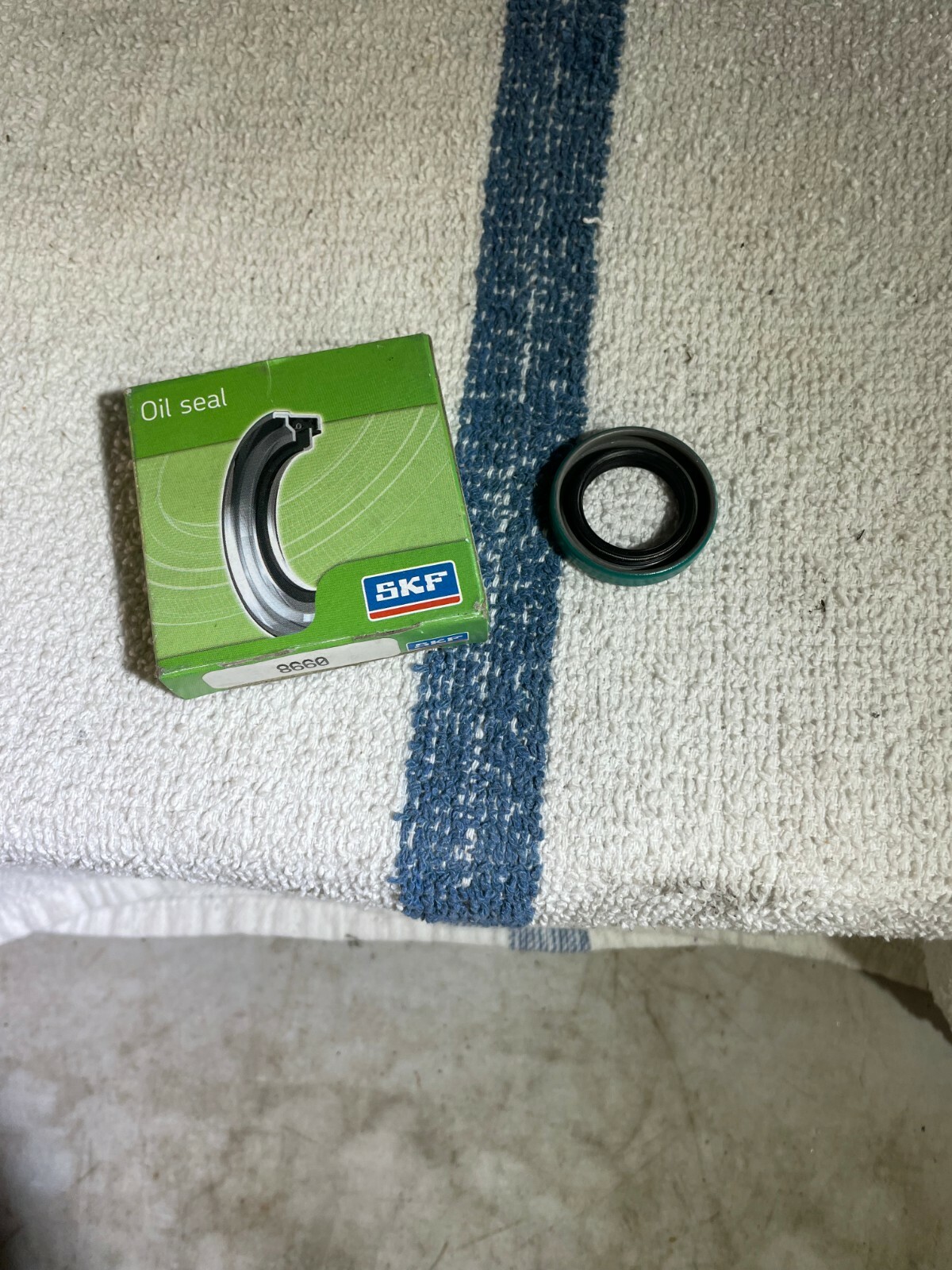 NOS CR SKF 0998 OIL SEAL
