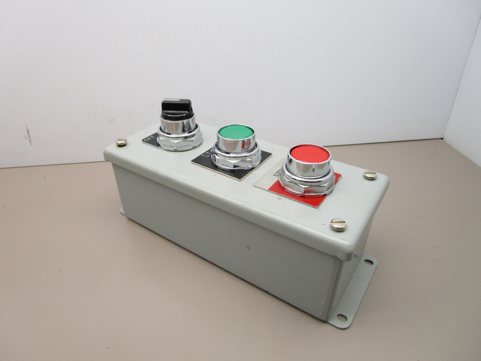 Hoffman E-3PB Push Button Enclosure with Switches OFF-ON / Start / Stop