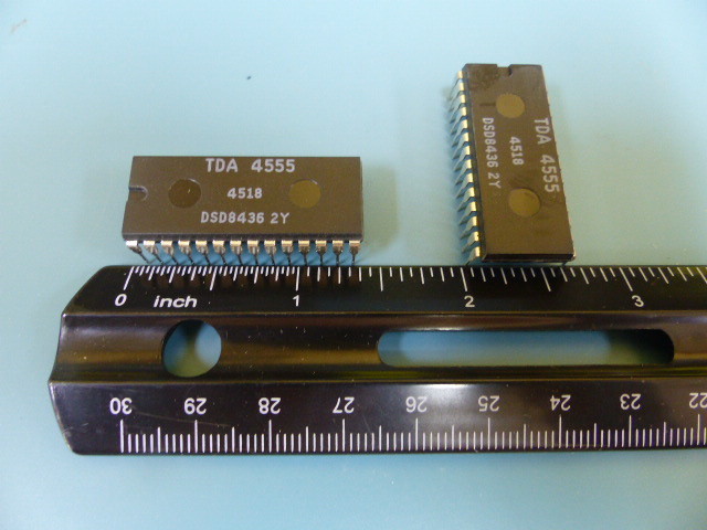 Signetics TDA4555 Qty of 10 per Lot Linear Color Multistandard decoder 28-PDIP