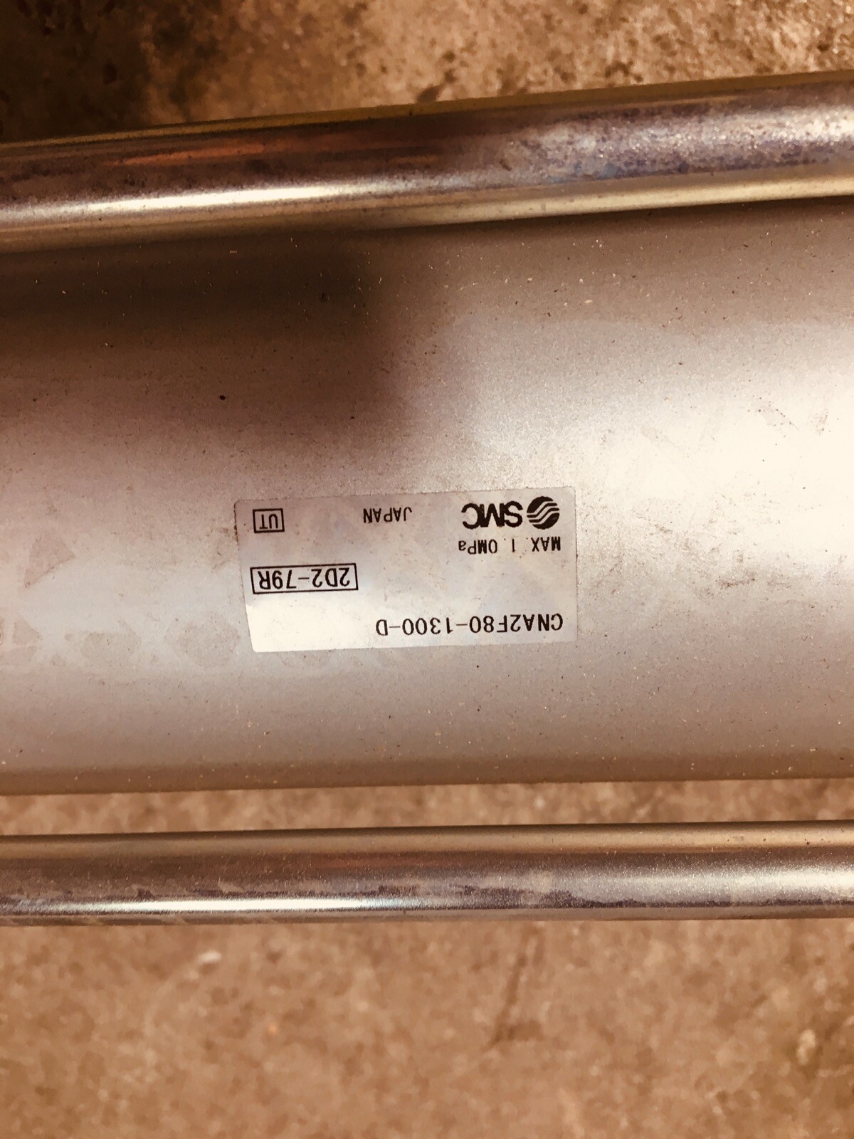 SMC CNA2F80-1300-D 2D2-79R LOCKING TIE-ROD CYLINDER