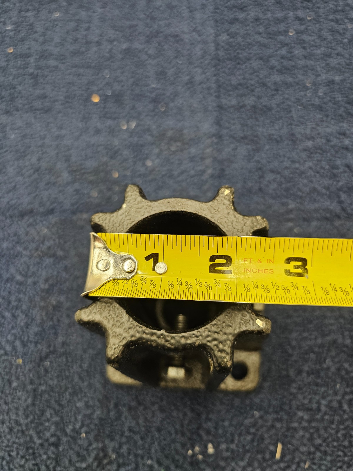 Global Industrial 940374 Single Socket Base for Pedestrian Barrier 9054860