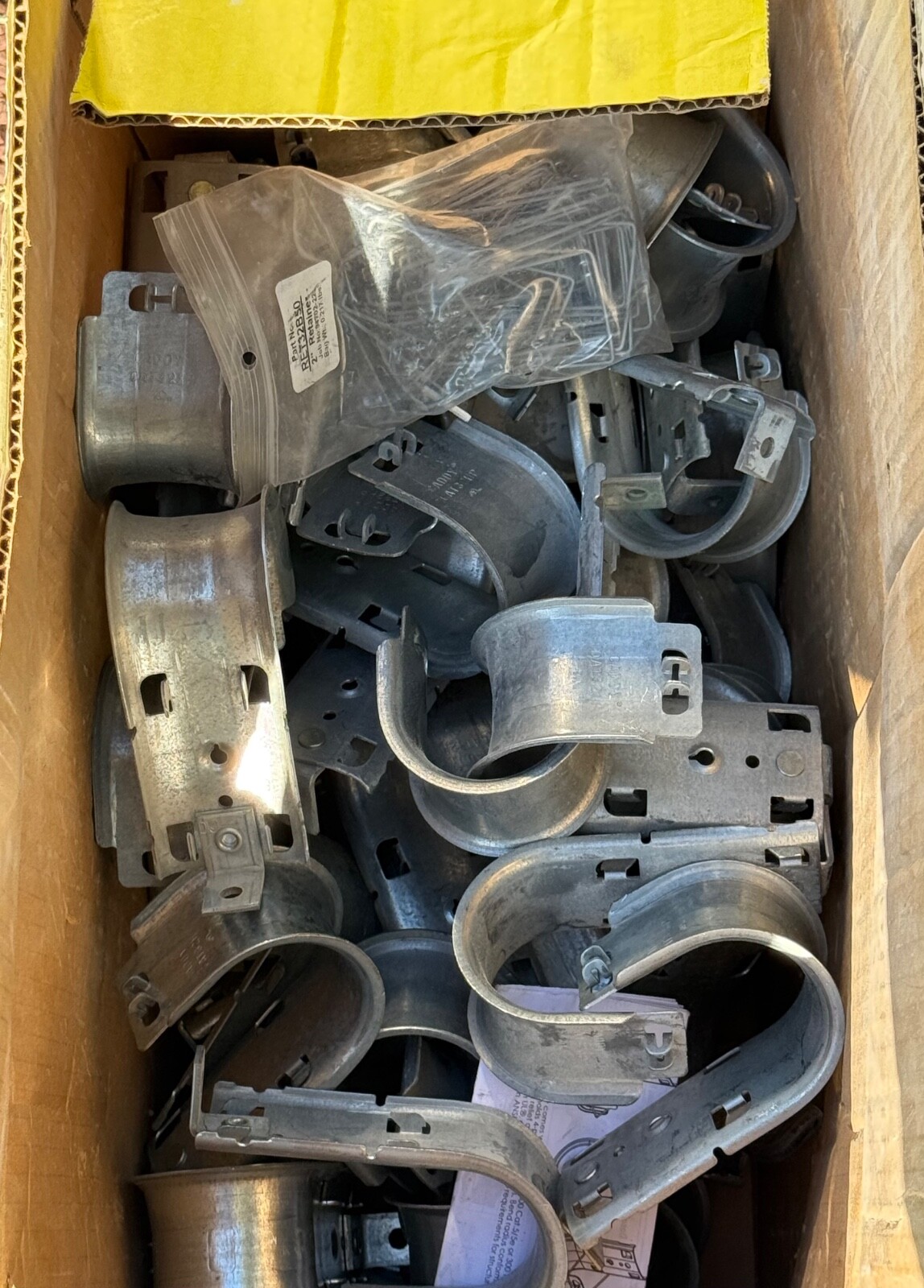 CAT32HPAB (NVENT CADDY) 50pcs 2″ J-HOOK To Angle Bracket 1/4 Hole. Lot of (50