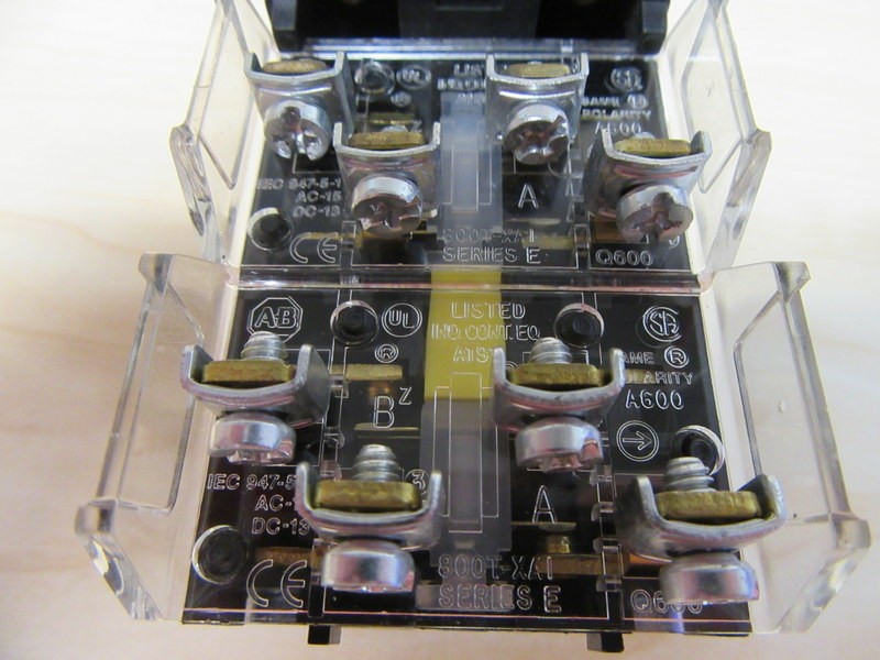 Allen Bradley 800T-FXQ24RA2 Push Pull Switch