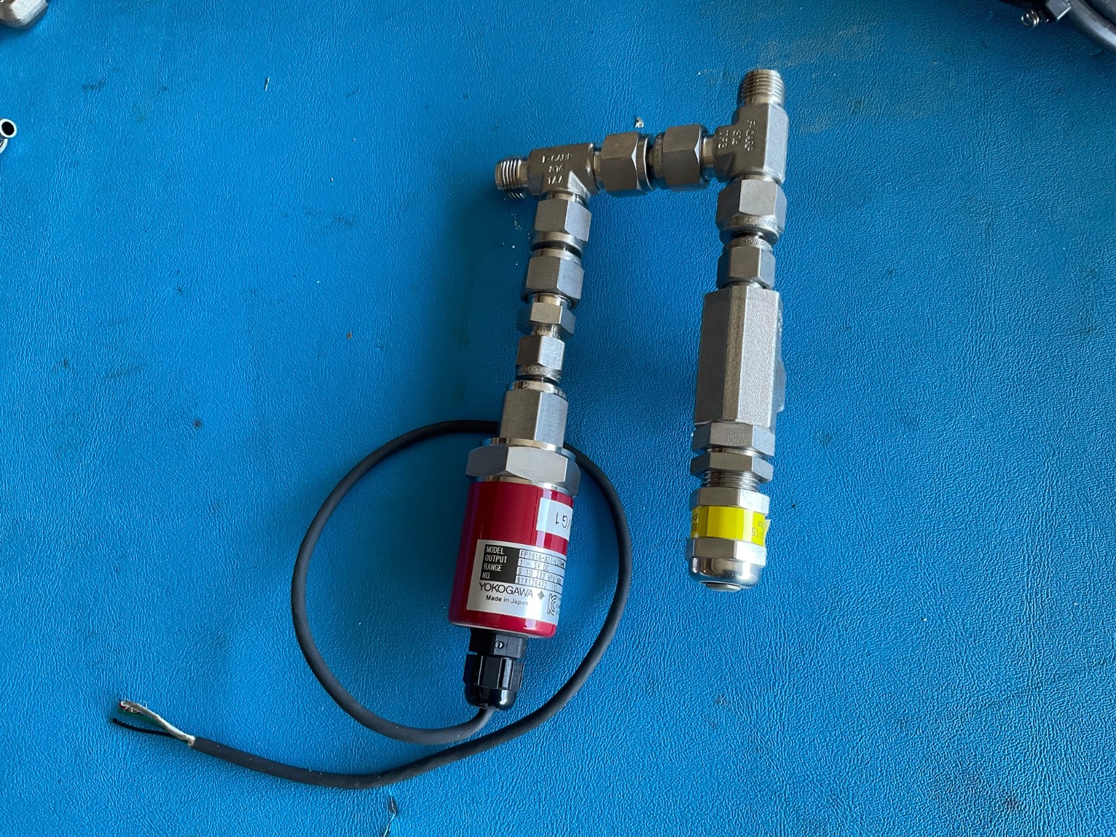 YOKOGAWA FP101-A11-L20A*B 1-5V DC 0 TO 200 kPa abs SWAGELOK RL3 10-225 SS-RL3S4