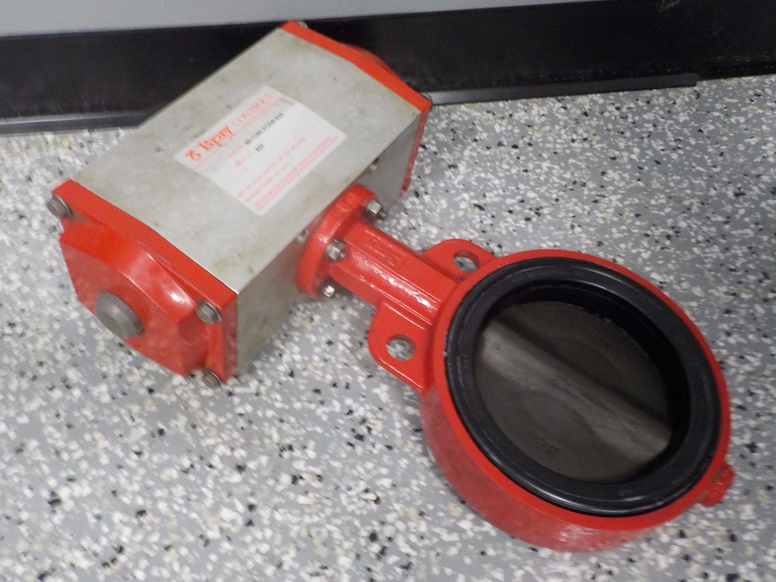 BRAY CONTROLS 90-1180-21330-532 USED ACTUATOR W/ BUTTERFLY VALVE 90118021330532