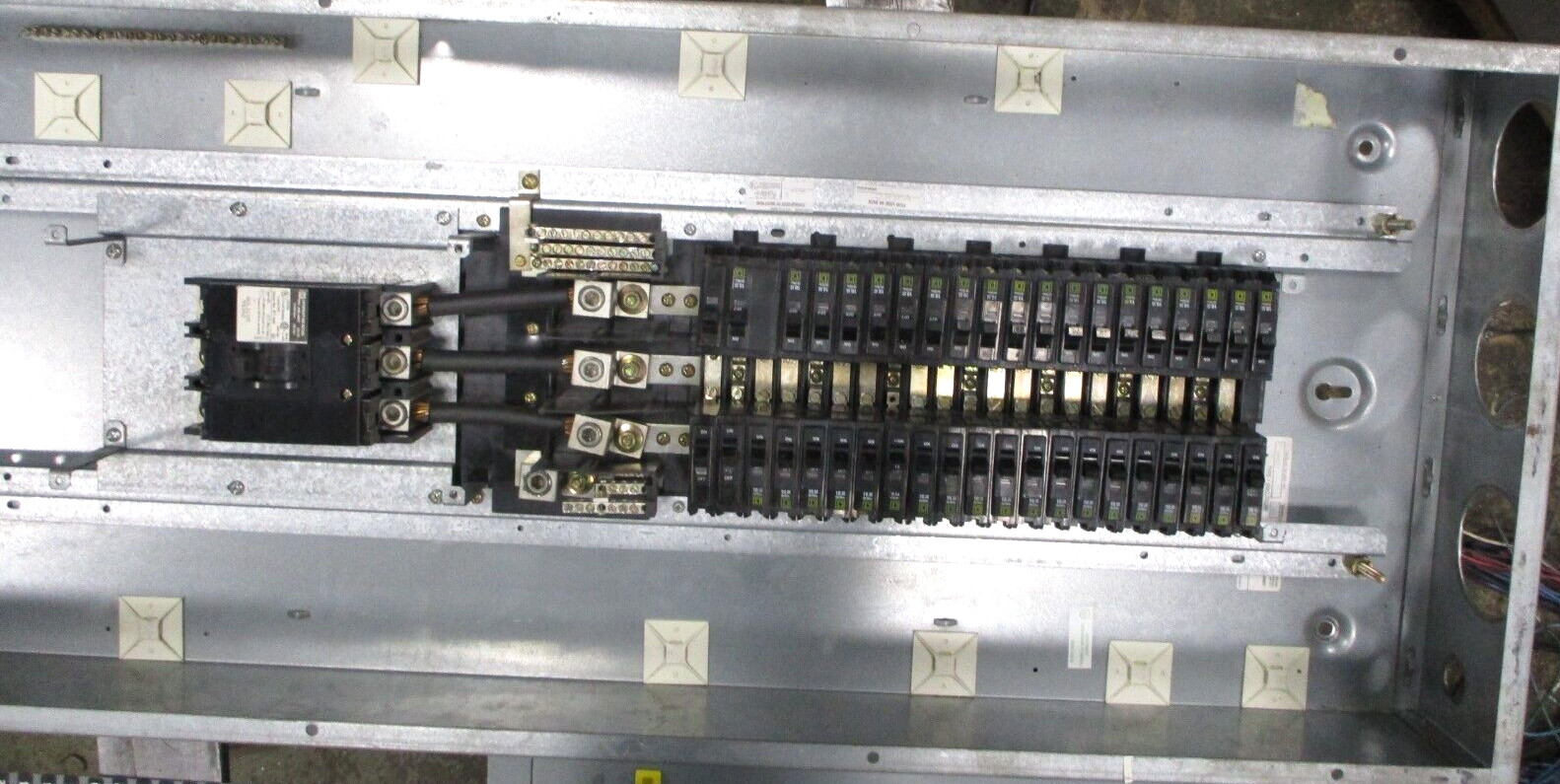 Square D NQ0D442M225CU Circuit Breaker Panel 225 Max Amps 208Y/120 240 A8483AB