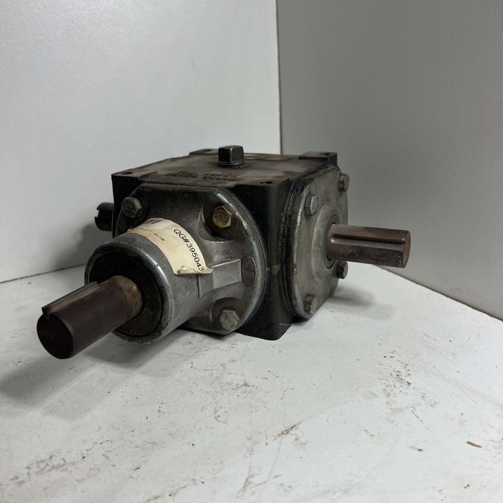 VON RUDEN 90002 GEAR REDUCER TEE * USED * 40-146 s/n 43172 DT.338 1:1 E/G
