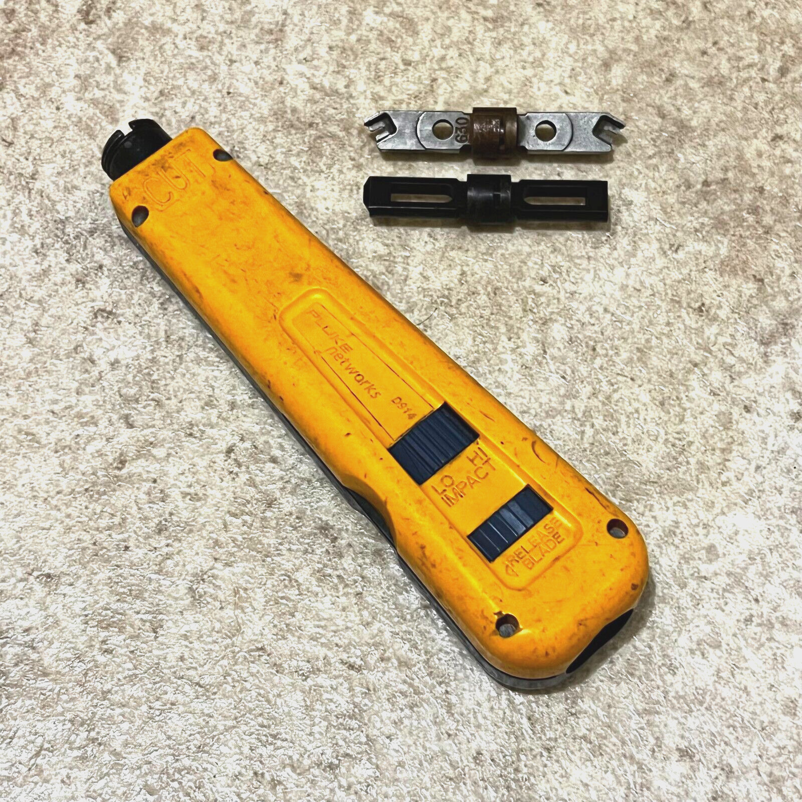 Fluke Networks D914 Impact Punch Down Tool w/ 2 Blades