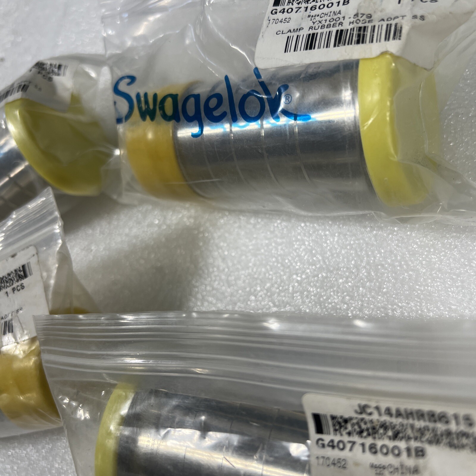 SWAGELOK JC14AHRB615 CLAMP RUBBER HOSE ADPT SS * NEW LOT OF 4 *