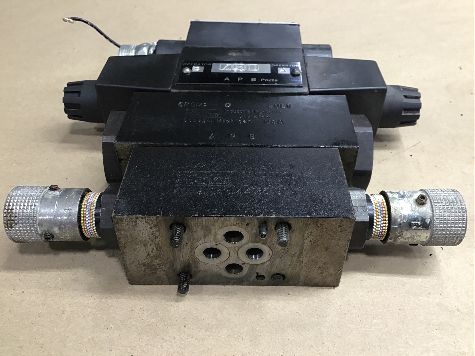 PARKER D1VW4CY 50 SOLENOID VALVE 120V CP0M2 D-20LT FM2 D -20EV #55C22PR4