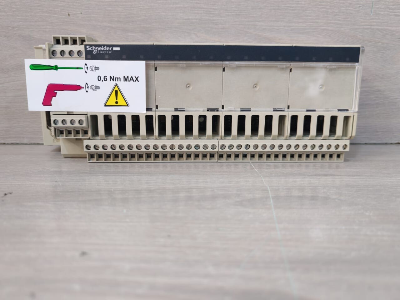 SCHNEIDER ELECTRIC MODICON ABE7-CPA31 PV:01