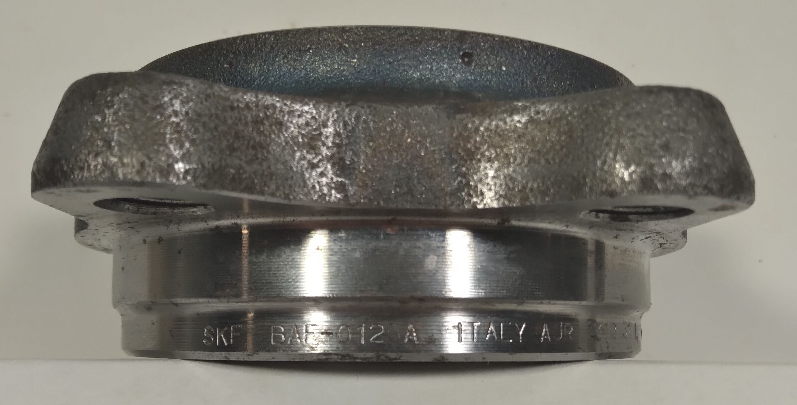 1 NEW SKF BAF-0125A WHEEL BEARING AND HUB ASSEMBLY NIB ***MAKE OFFER***