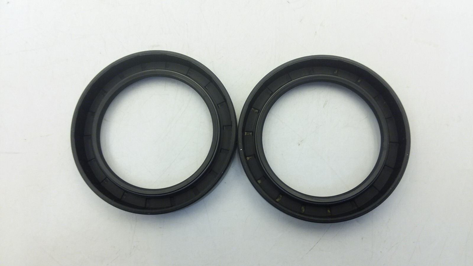 TCM 58X80X12SC-BX METRIC OIL SEAL 58MM SHAFT 80MM OD 12MM WIDTH LOT OF 2 NIB