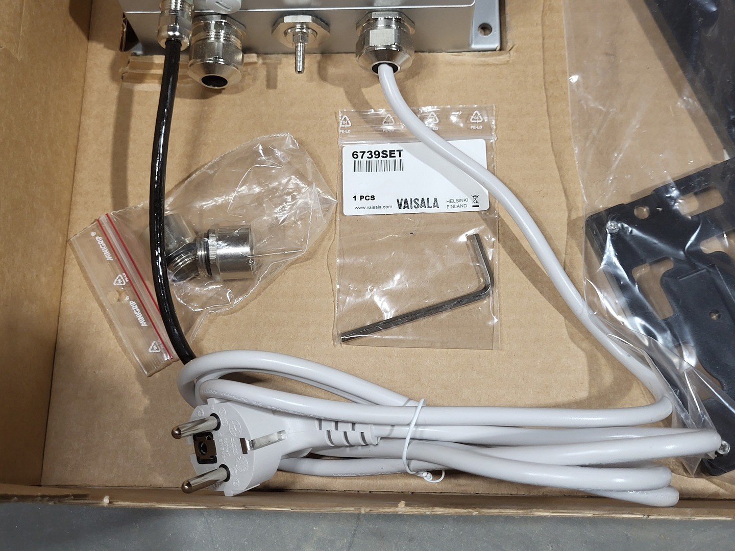SURPLUS NEW 2016 VAISALA PTU301 Pressure, Humidity and Temperature Transmitter