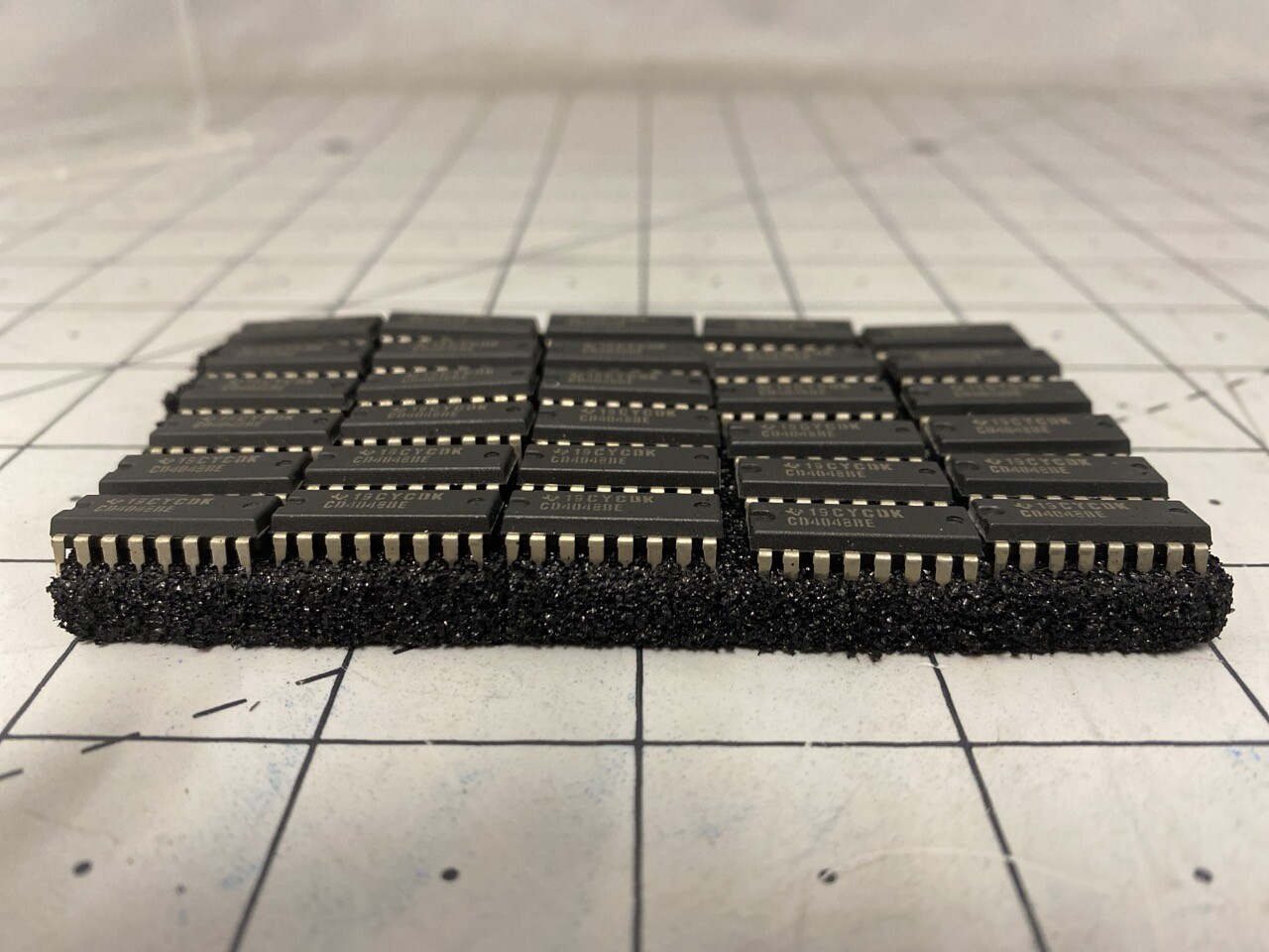 Texas Instruments Integrated Circuit 16 Dip Inverter PN: CD4048BE