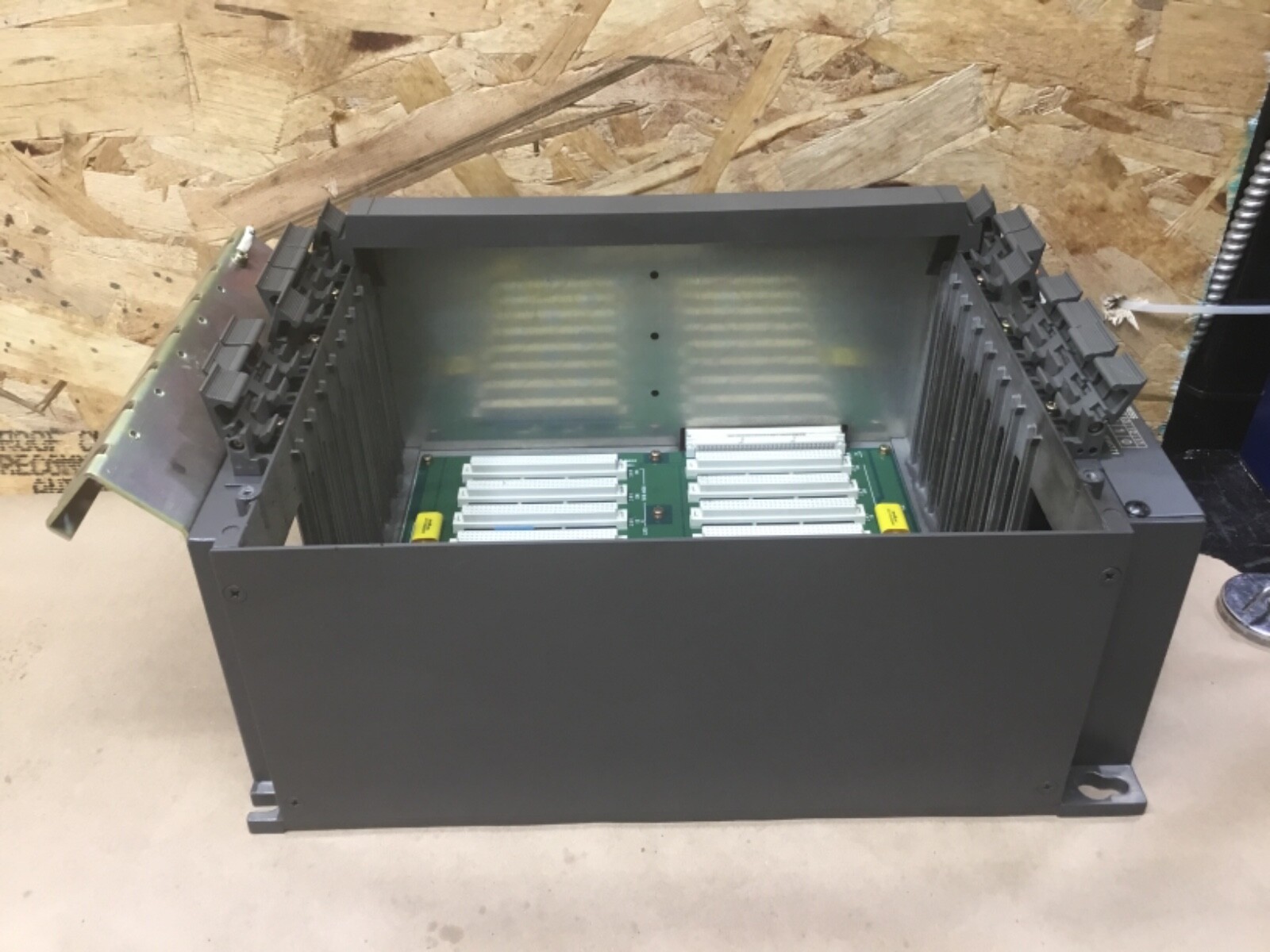 MITSUBISHI FCA320HWM2-1 NUMERICAL CONTROL SYSTEM RACK MC021D #04D28PR5*IM