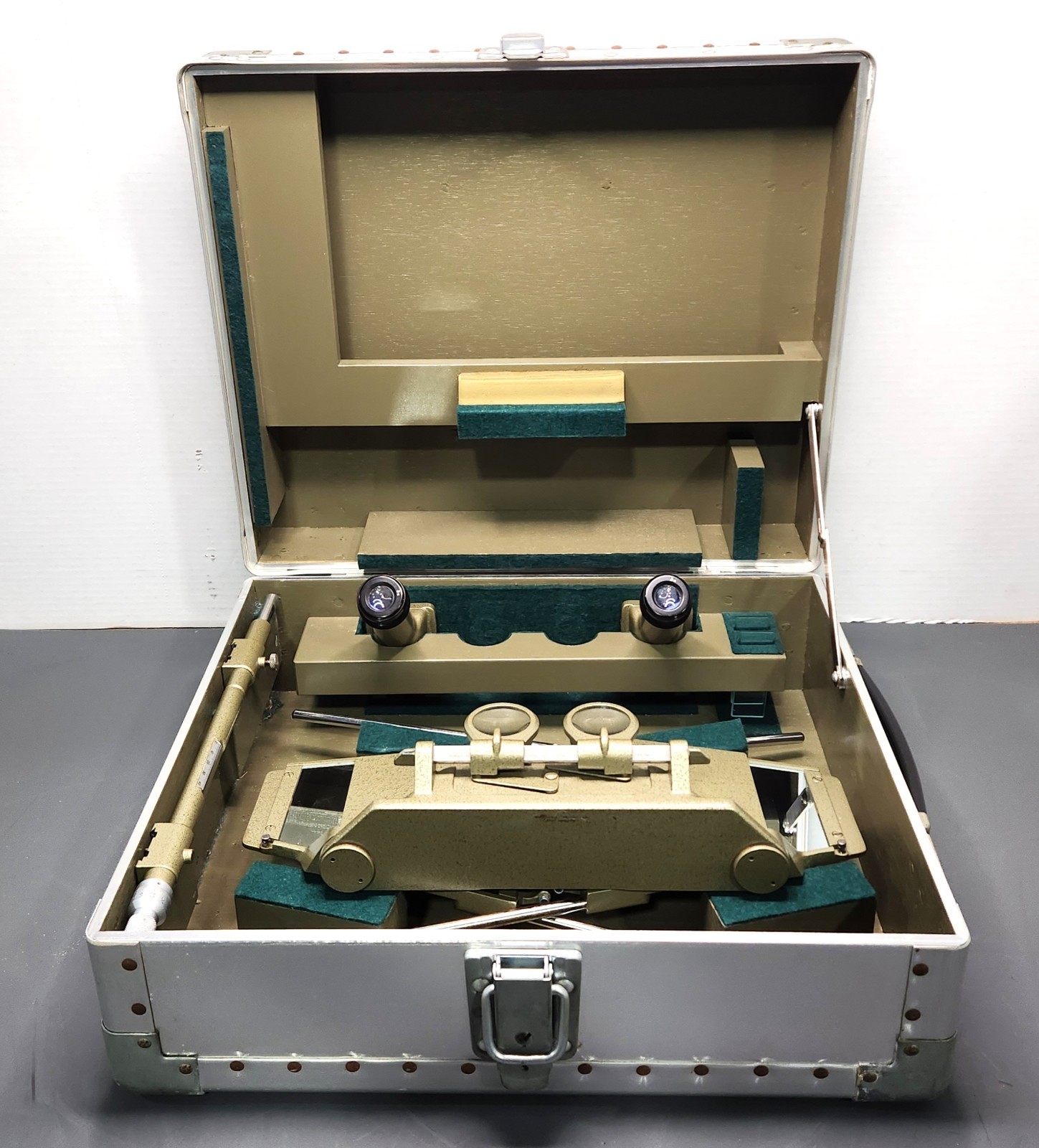 Vintage Wild Heerbrugg ST4 Mirror Stereoscope With Case And Accessories