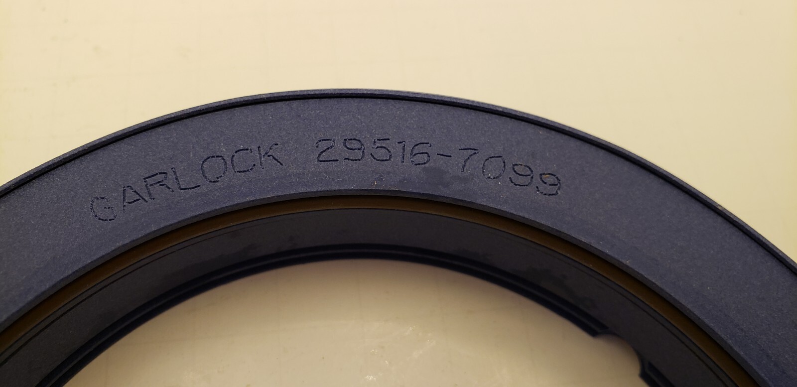 KLOZURE GARLOCK 29516-7099 ISO-GARD BEARING ISOLATOR, 4.438″x5.543″x0.994″, NIB