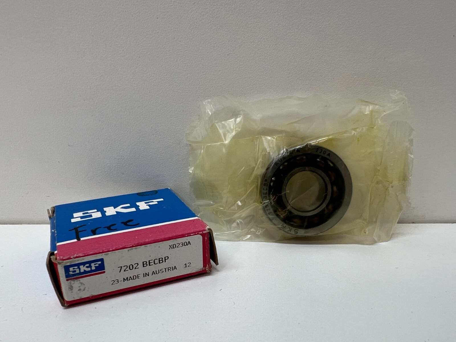NEW IN BOX! SKF ANGULAR CONTACT RADIAL BALL BEARING 7202-BECBP
