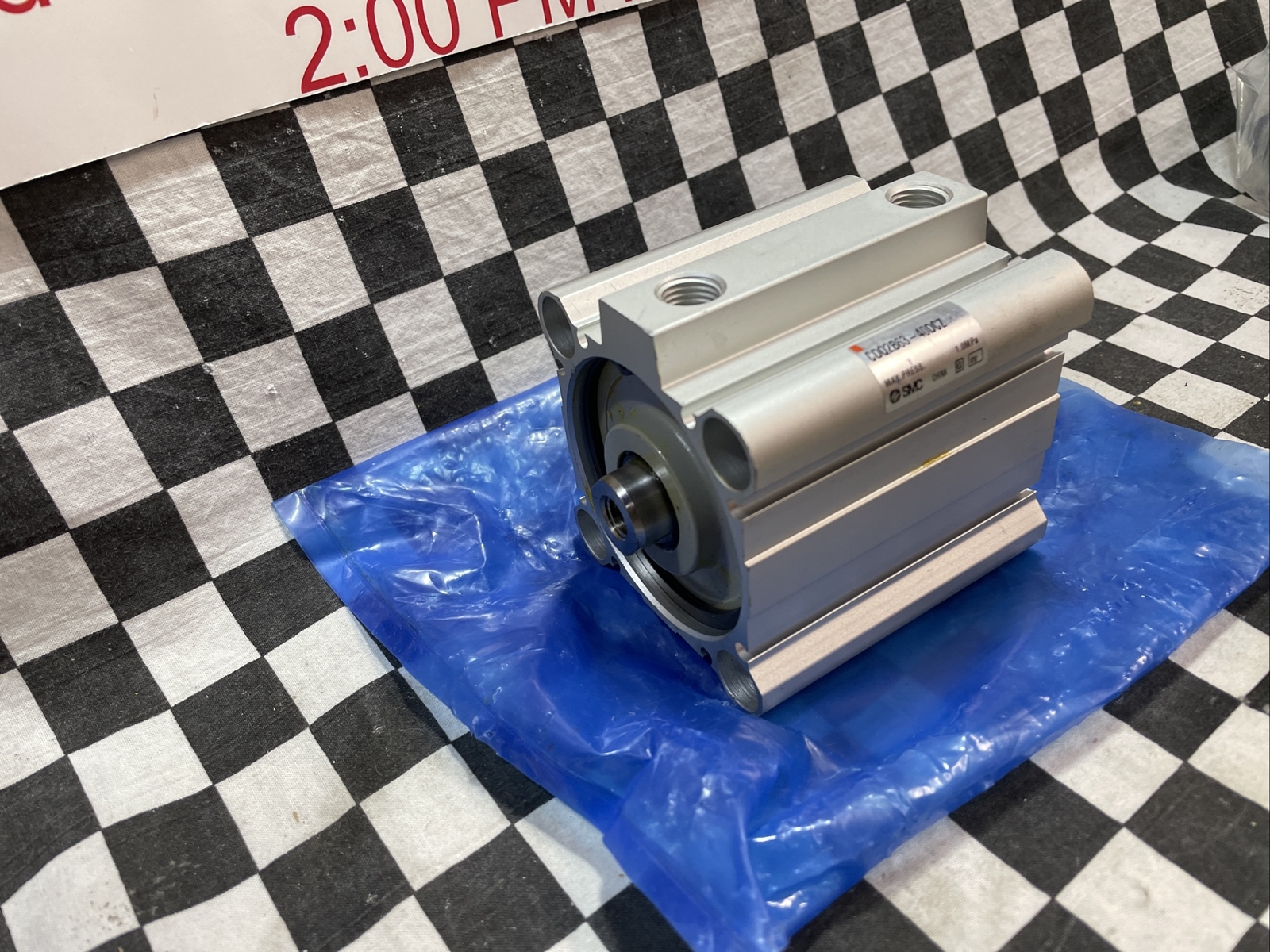 SMC CQ2-Z COMPACT CYLINDER, CDQ2B63-40DCZ, CDQ2B6340DCZ, SHIPSAMEDAY