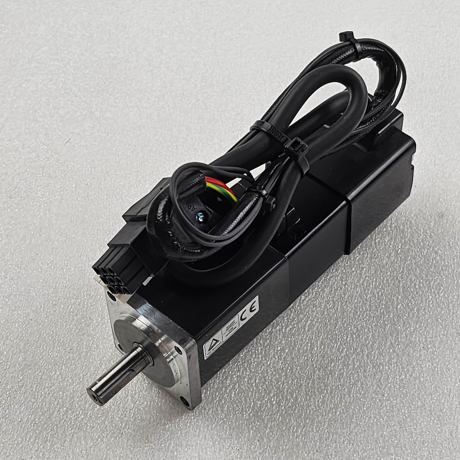 MITSUBISHI AC SERVO MOTOR HC-MFS13B