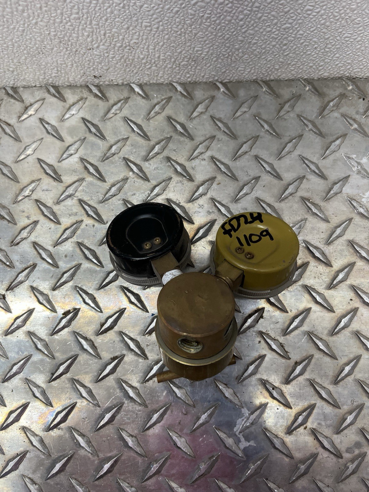 Harris Compressed Gas Regulator 650L Model 301-100 GAUGE STUCK As Shown