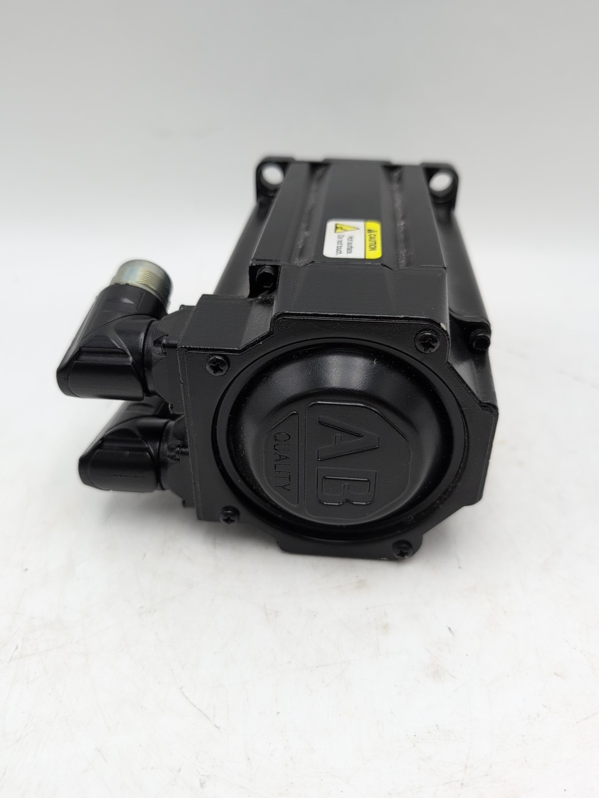 Allen Bradley MPL-A430P-SJ72AA 5000 RPM, 5.99 NM , 230 VAC, Servo Motor. Good!