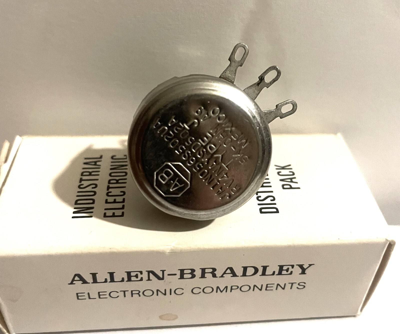 Allen-Bradley(AB) Distributor Pack JAIN056S104UA RV4NAYSD104A 10 MEG 10% TOL
