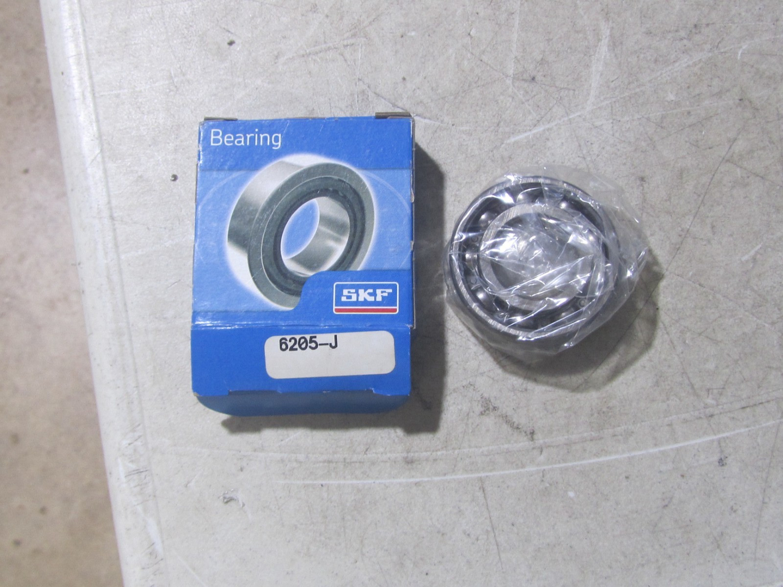 NEW SKF 6205-J BALL BEARING