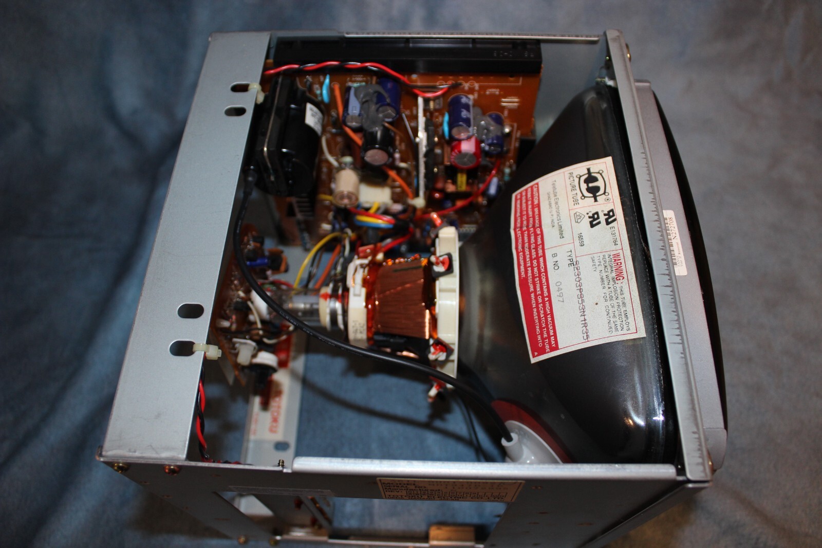 Totoku 9″ Monochrome CRT (Refurbished by Fanuc) A61L-0001-0092 /U MDT947B-1B
