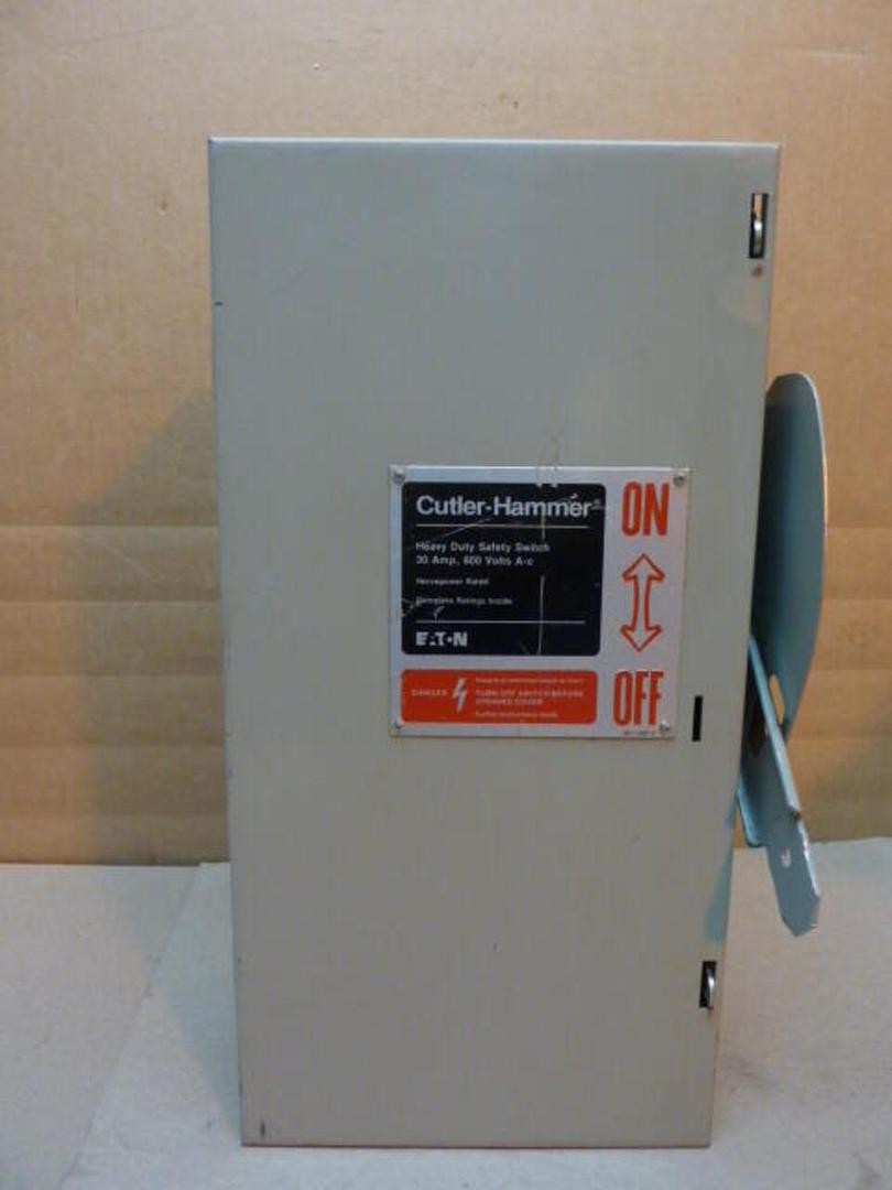 CUTLER HAMMER 30 Amp Safety Disconnect Switch DH361NGK Scratch & Dent #36025