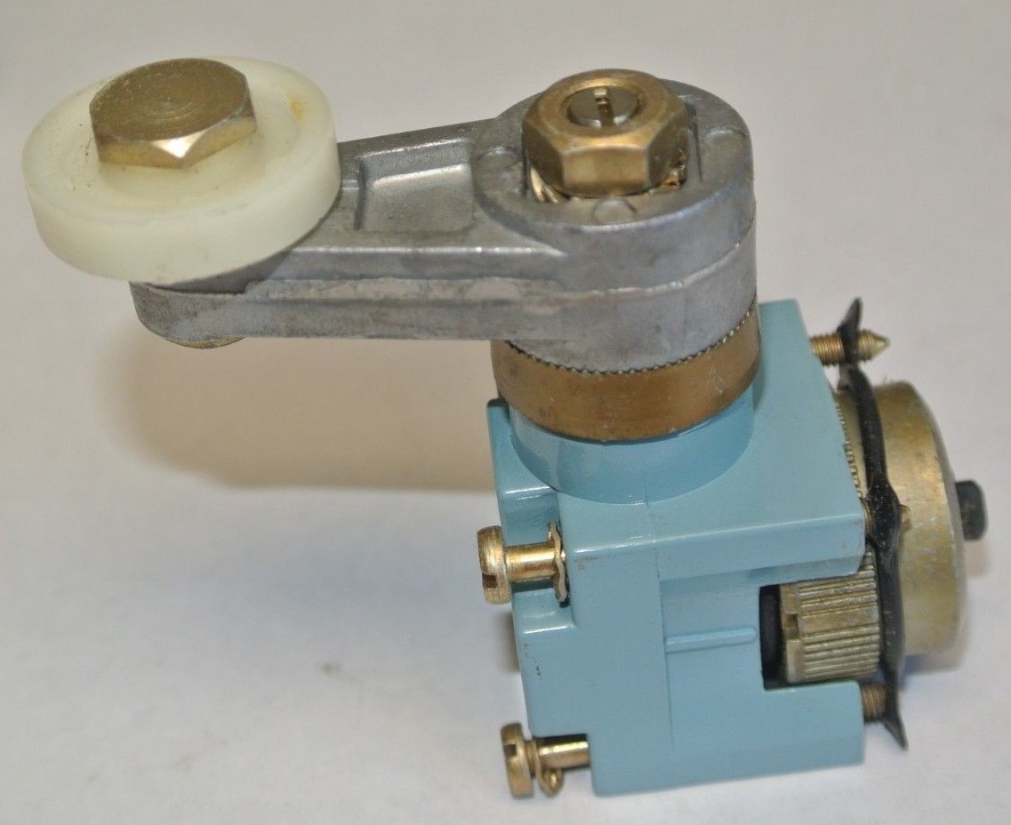 TELEMECANIQUE XCK-D31 LIMIT SWITCH ROLLER-TYPE HEAD – NEW SURPLUS- ZCK-31