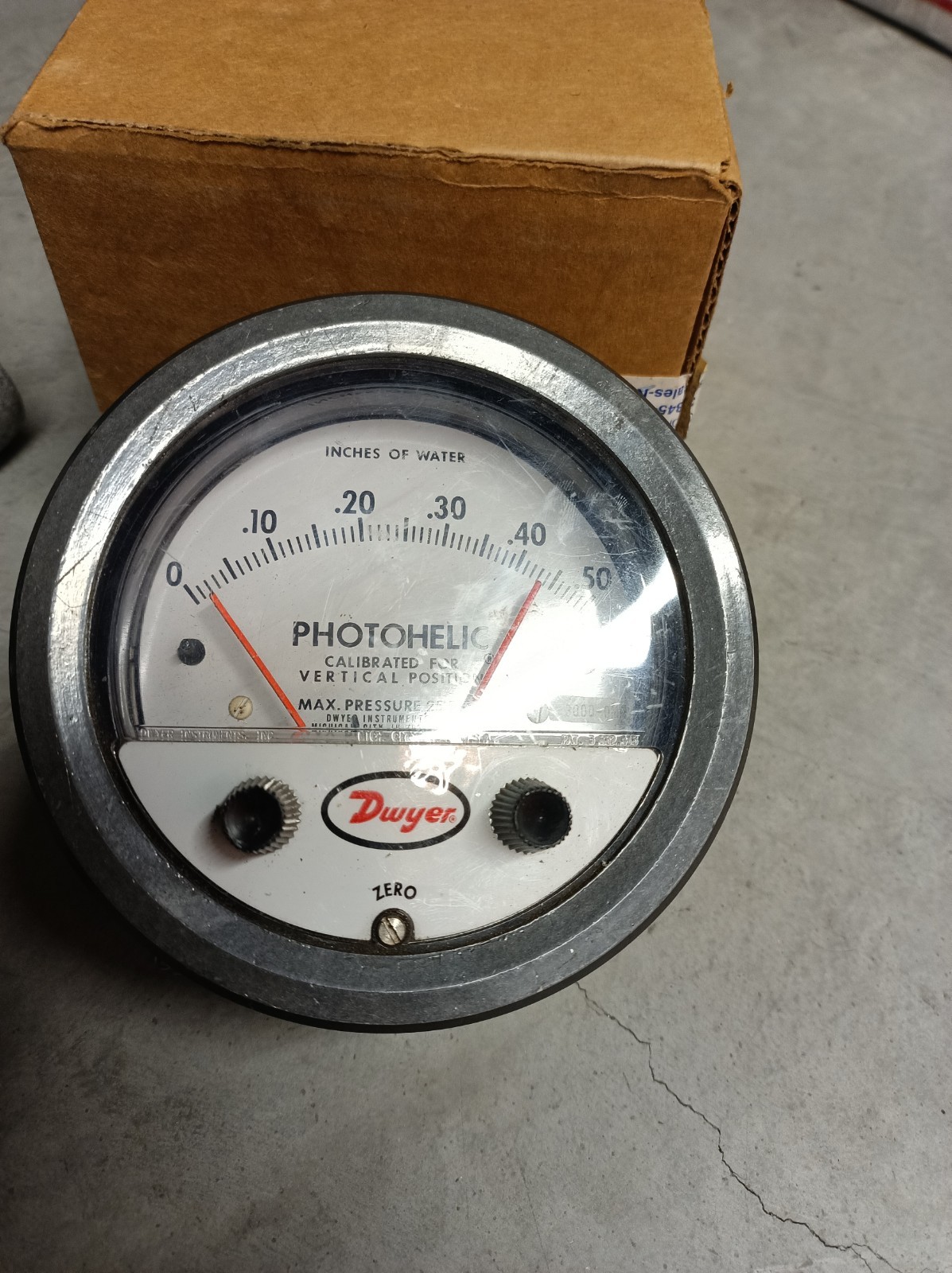 Used Dwyer 3000-0MR Photohelic Pressure Gauge 3000MR 3000-OMR Max Pressure 25psi