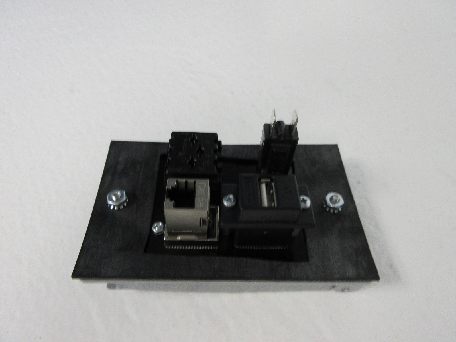 WECO PPS3-ENSS/USBB-BH NEW CAT5E PORT / USBB / OUTLET DEVICE PPS3ENSSUSBBBH