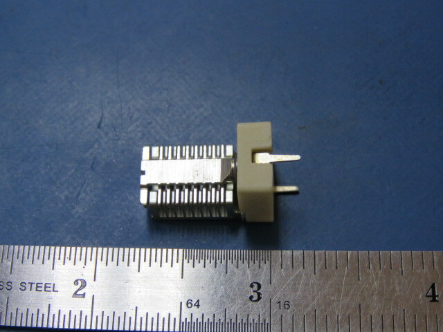 JOHNSON 189-0508-005 Qty of 10 per Lot VERITICAL PC MOUNT CAPACITOR