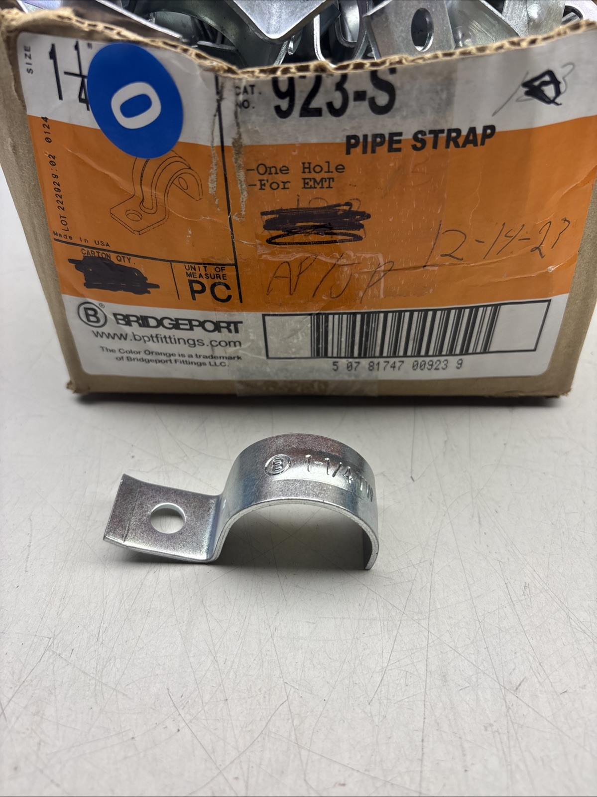 Bridgeport 923-S EMT 1-Hole Pipe Strap 1-1/4 Inch Qty 140
