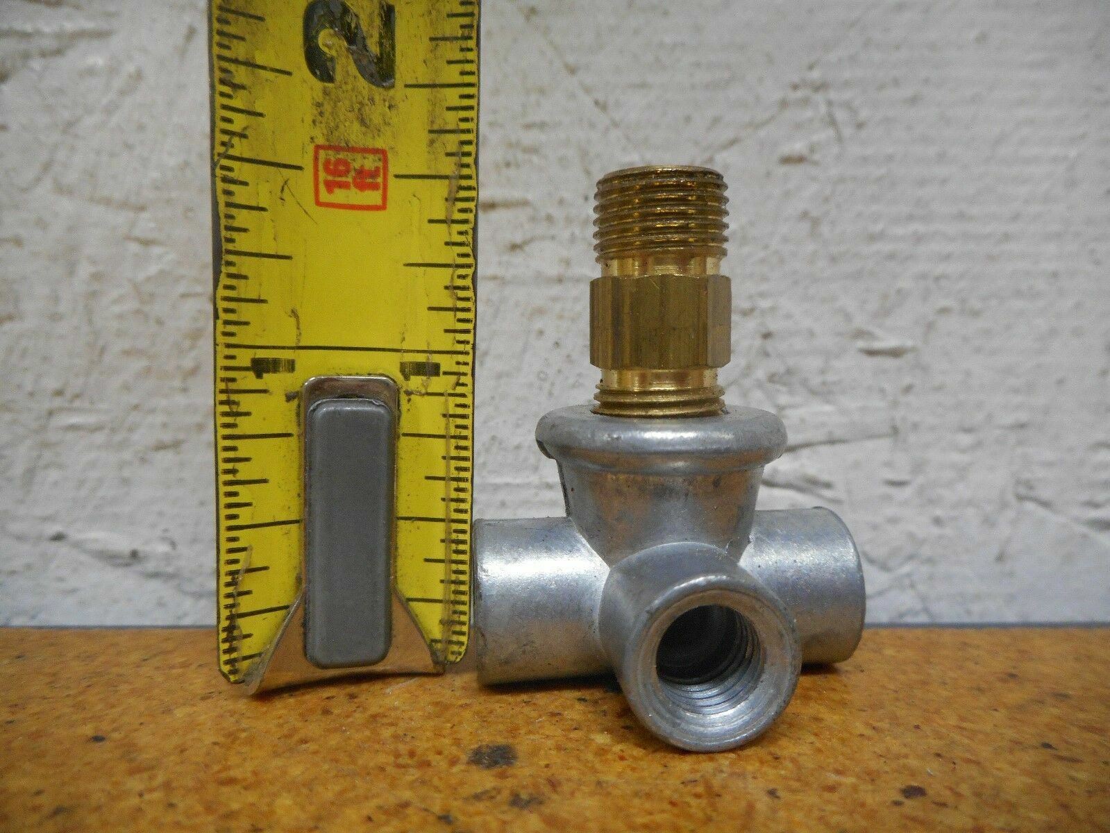 Four Way Manifold 7mm Ports With 4 Hole Spray Tip 1/8″NPT Threads New (Lot of 5)