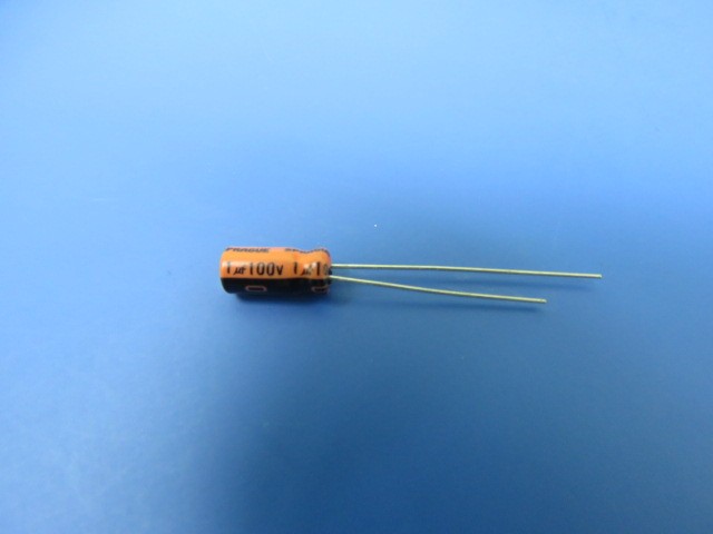 SPRAGUE 515D105M100JA6A Qty of 200 per Lot 1uF 20% 100V Al El +105C 2mmLs