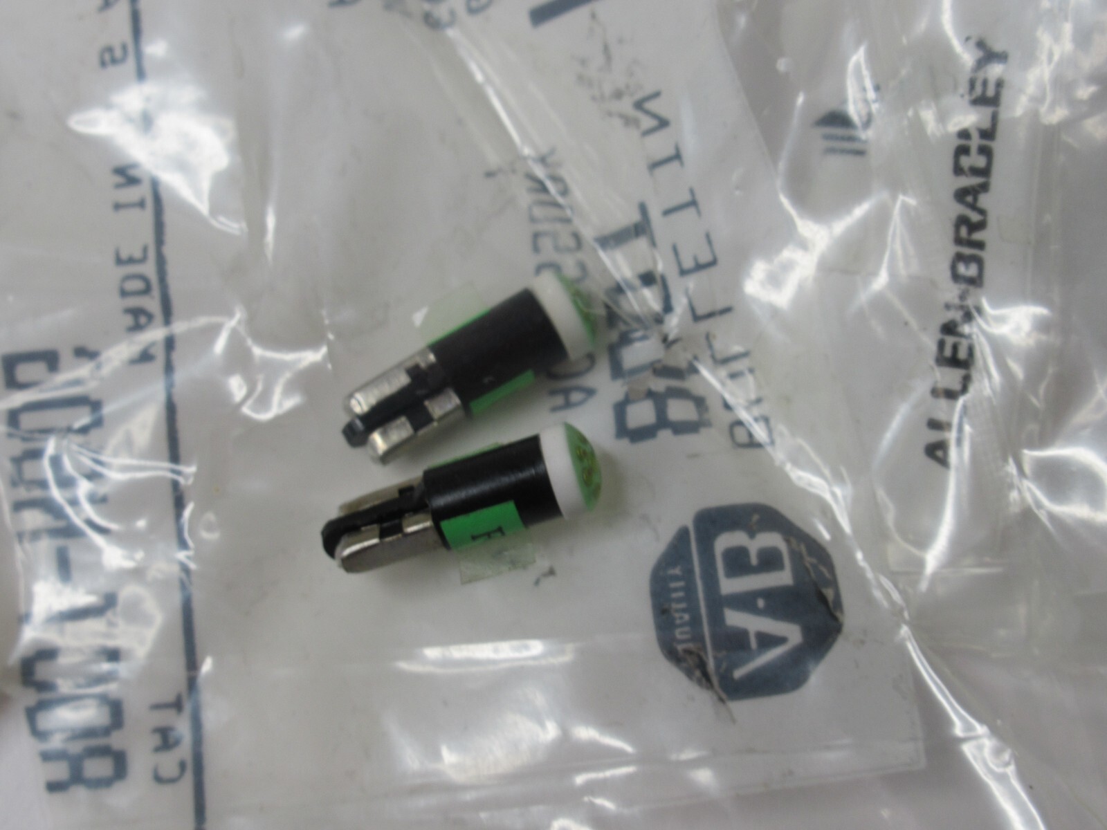 (NEW – Lot of 2) ALLEN BRADLEY 800T-N60G , 800TN60G LED Lamp , Green