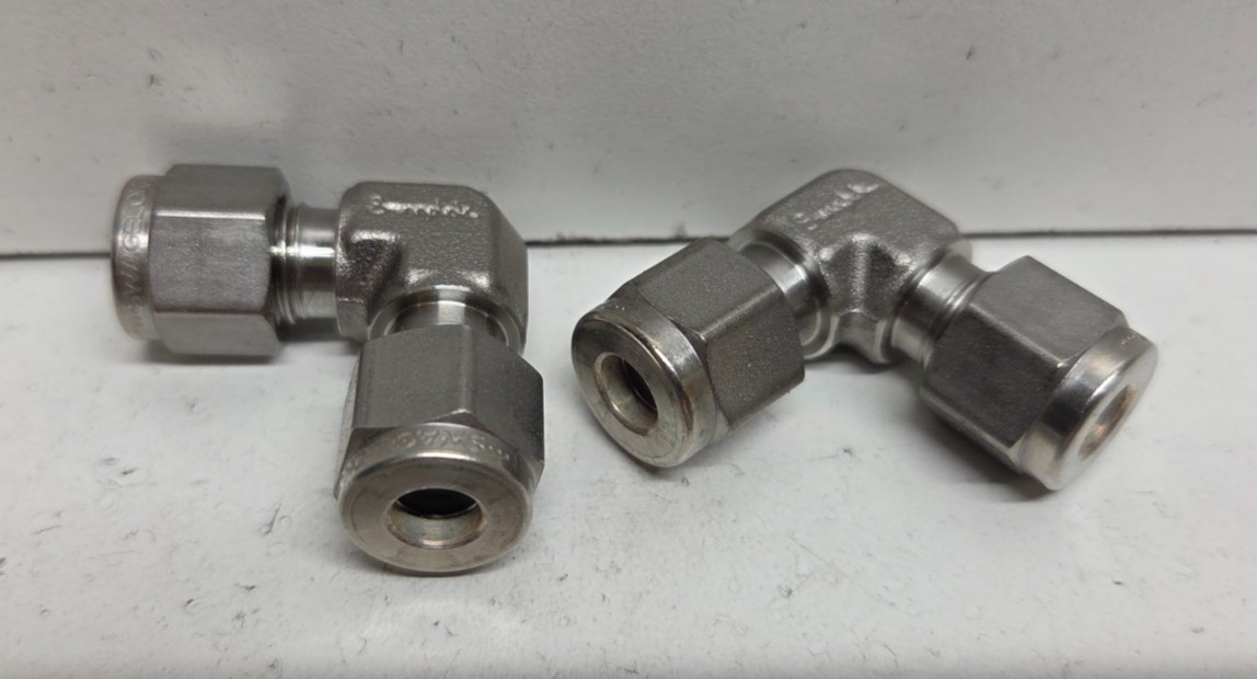 LOT OF 2 NEW NO BOX! SWAGELOK 1/4″ TUBE OD UNION ELBOWS SS-400-9