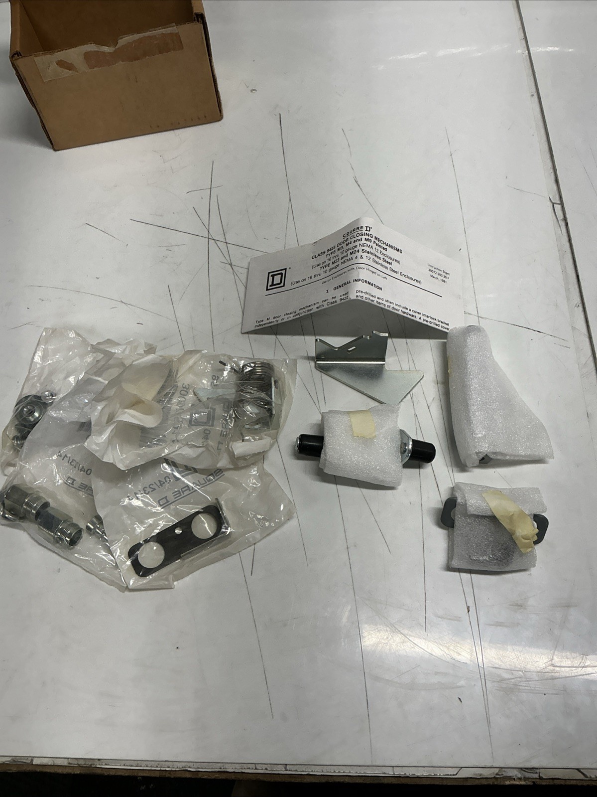 NIB Square D Door Closing Mechanism 9423M4 Ser C Z-968