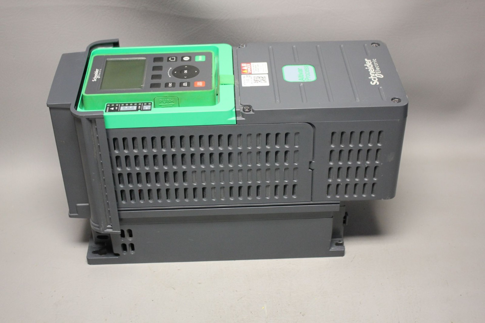 SCHNEIDER ALTIVAR 930 1.5KW 2HP AC DRIVE ATV930U15N4
